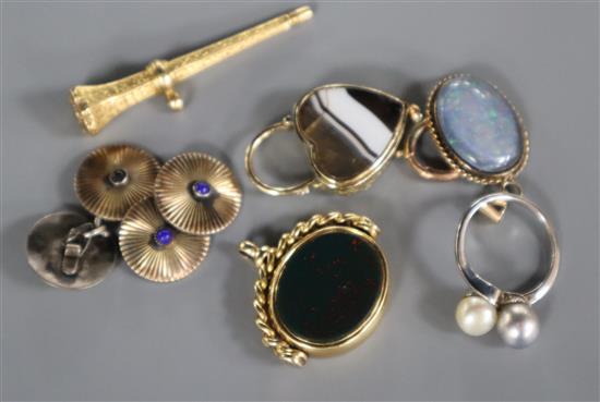 An Edwardian 18ct gold and chalcedony fob seal, a pair of French white metal cufflinks and other jewellery.